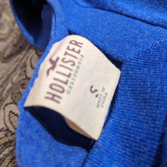 Hollister Vneck T-shirt Small Logo 💙 - Picture 3 of 4